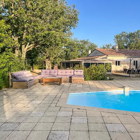 Un Joli Coin De Paradis - Avec Piscine Et Jacuzzi Gras